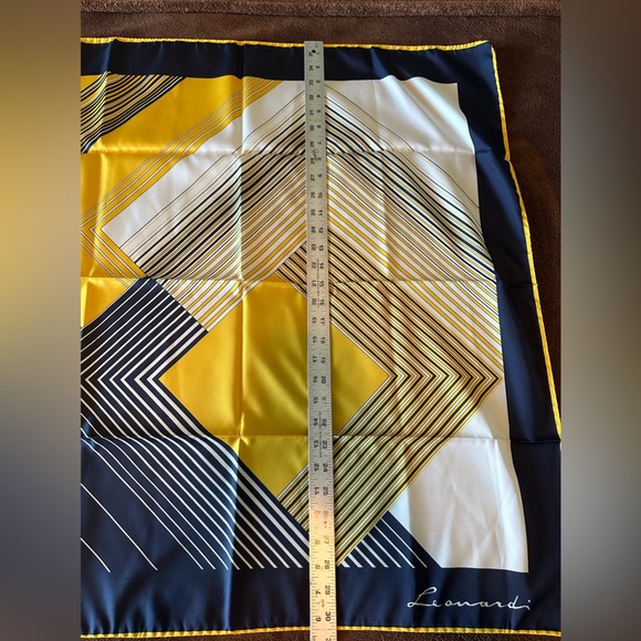 Leonardi Scarf | Excellent pre-owned condition Vintage - Picture 4 of 8